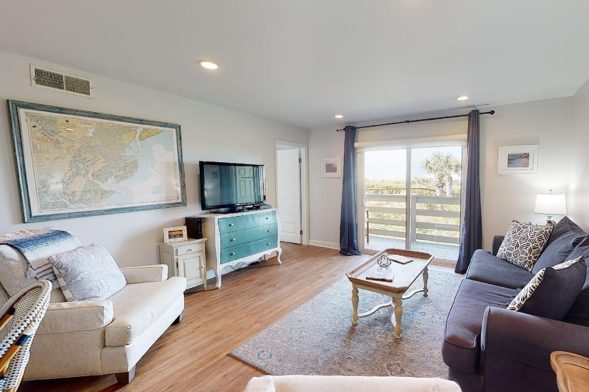 Condo (2 Bedrooms) | Front of property
