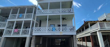 Condo (3 Bedrooms) | Property amenity