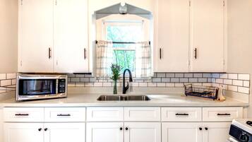 Mikrobølgeovn, ovn og kokeplater