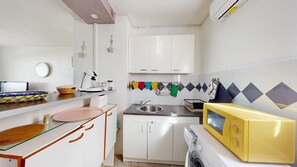 Réfrigérateur, micro-ondes, four, lave-vaisselle