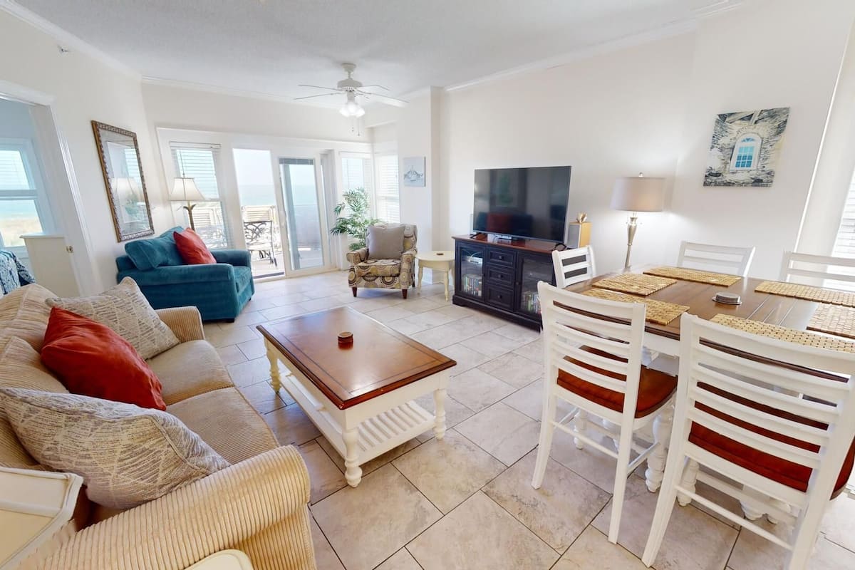 Condo (#206 - No Pets) | Front of property