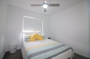 4 bedrooms, iron/ironing board, WiFi, bed sheets