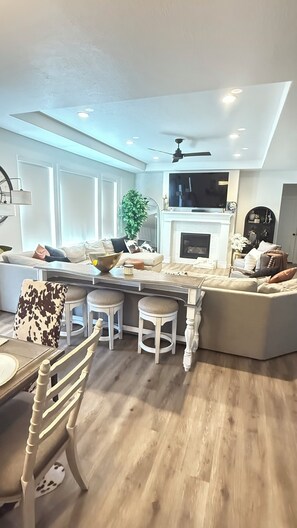 Télévision, cheminée