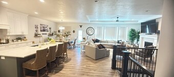 Spacious 5-bedroom house in the country.  Lakes & mountains within 15 minutes. 