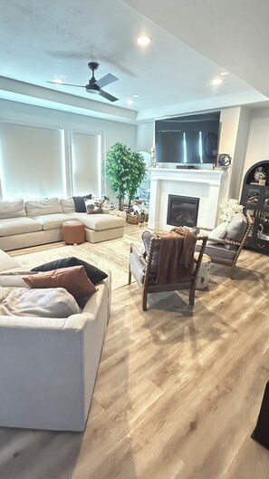 Télévision, cheminée