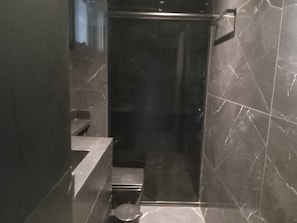 Basic Apartment | Bathroom