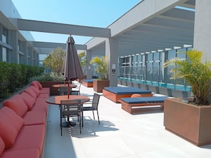 Basic Apartment | Outdoor dining