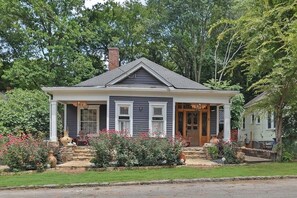 Exterior - Beautiful 1 Bdrm Apt in Prime ATL Location! (Atlanta)