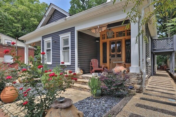 Exterior - Beautiful 1 Bdrm Apt in Prime ATL Location! (Atlanta)