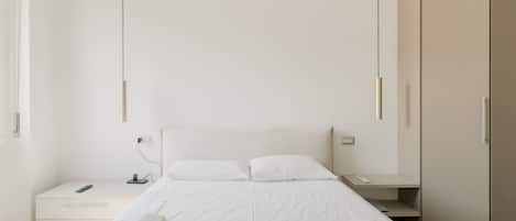 2 bedrooms, iron/ironing board