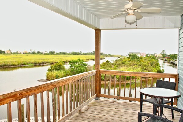 Terrace/patio - Charming 2-bedroom house on the water in lovely Bay St. Louis (Bay St. Louis)