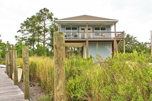 Exterior - Charming 2-bedroom house on the water in lovely Bay St. Louis (Bay St. Louis)