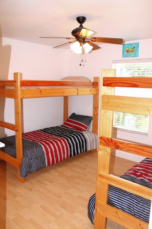 2 bedrooms, WiFi, bed sheets - Charming 2-bedroom house on the water in lovely Bay St. Louis (Bay St. Louis)