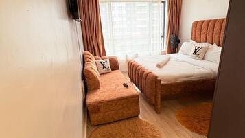 2 bedrooms, iron/ironing board, WiFi