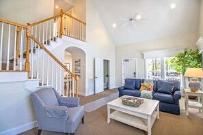 TV, fireplace - Two 3 bedroom units, Kings Crk Resort, WilliamsburgVA. 20 mins to Busch Gardens (Williamsburg)