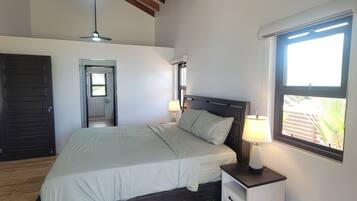 2 Schlafzimmer, Zimmersafe, Bügeleisen/Bügelbrett, Reisekinderbett