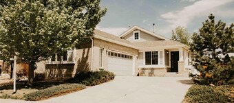 Charming 1 Furnished - Bedroom in a house in Aurora with AC, fitness room