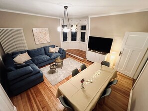 Living area - Historic flair meets modernity - stylish vacation apartment in a prime location (Saarbrücken)