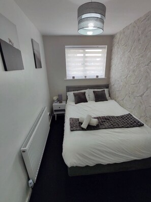 3 chambres, fer et planche à repasser, Wi-Fi gratuit, draps fournis