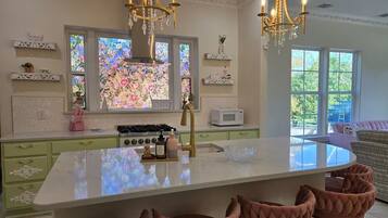 Mikrowelle, Ofen, Herdplatte, Geschirrspüler