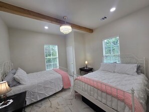 4 chambres, fer et planche à repasser, Wi-Fi, draps fournis
