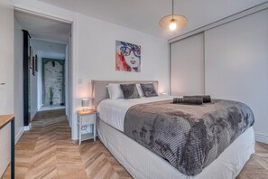 2 bedrooms, desk, iron/ironing board, free WiFi