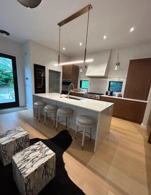 Microwave, oven, stovetop, dishwasher - Home In Belmont (Charlottesville)