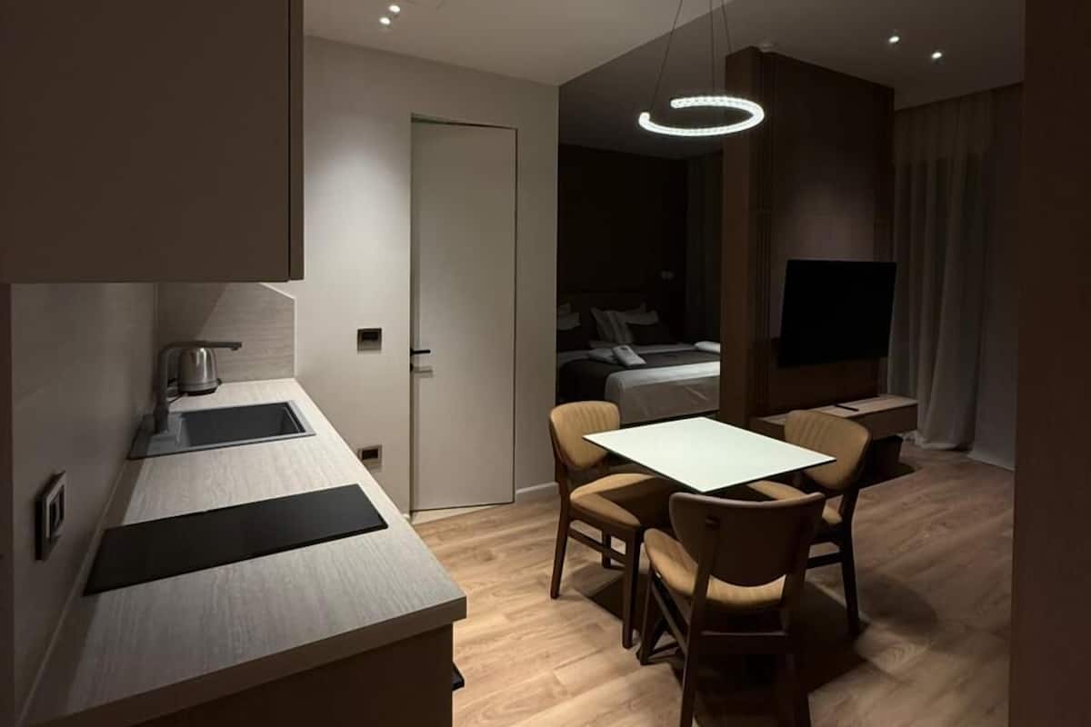 Deluxe Apartment, Kitchen, River View | Premium bedding, memory foam beds, minibar, in-room safe