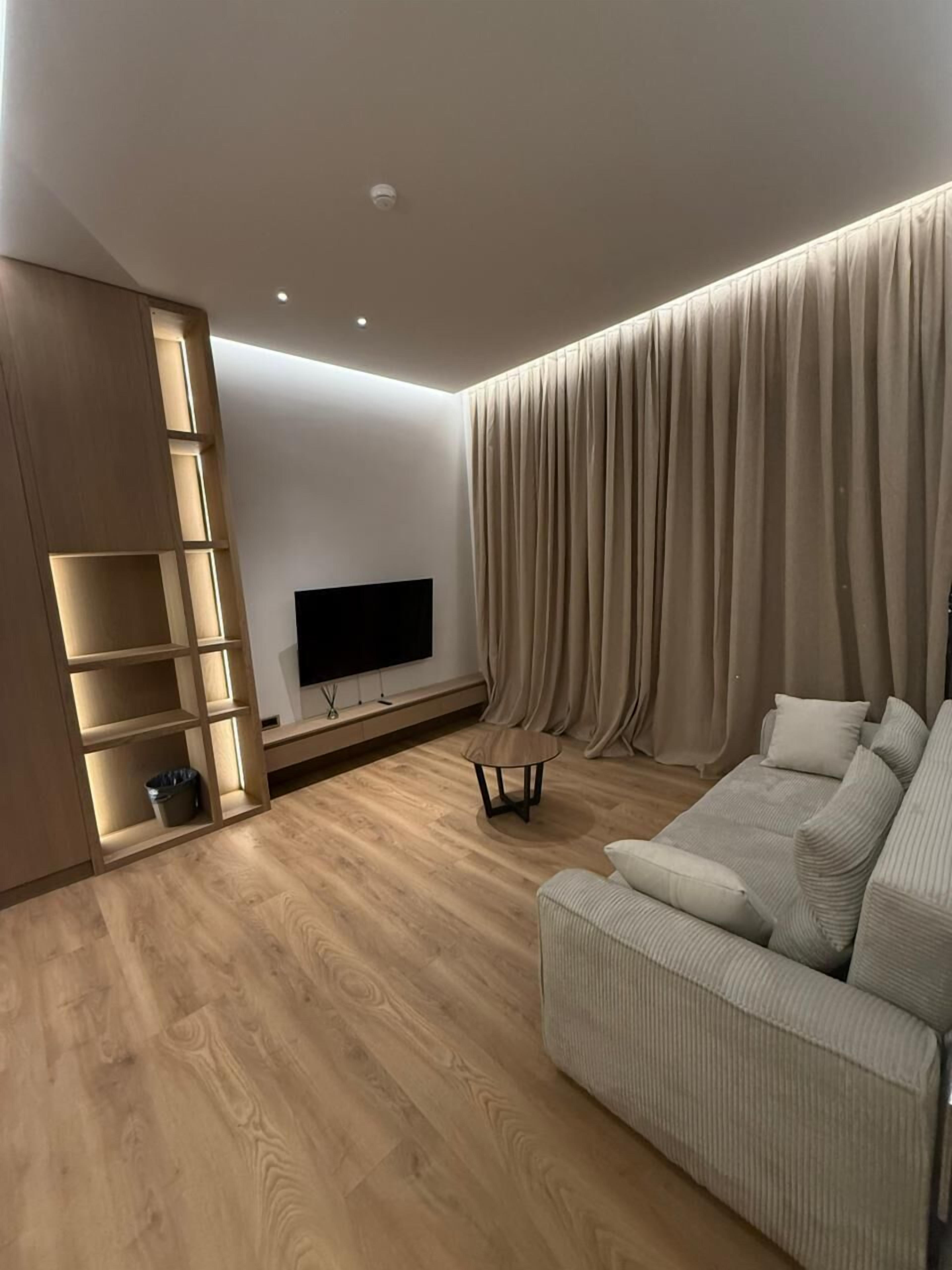 Suite Deluks | Area keluarga | Smart TV 123-cm dengan saluran TV digital