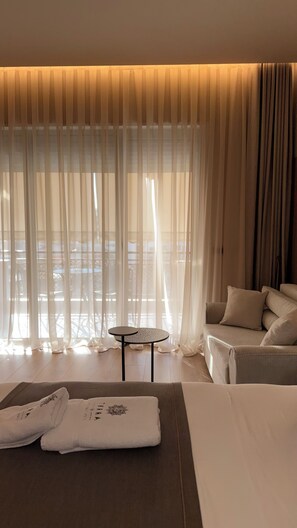 Junior-Suite, Balkon, Flussblick | Wohnbereich