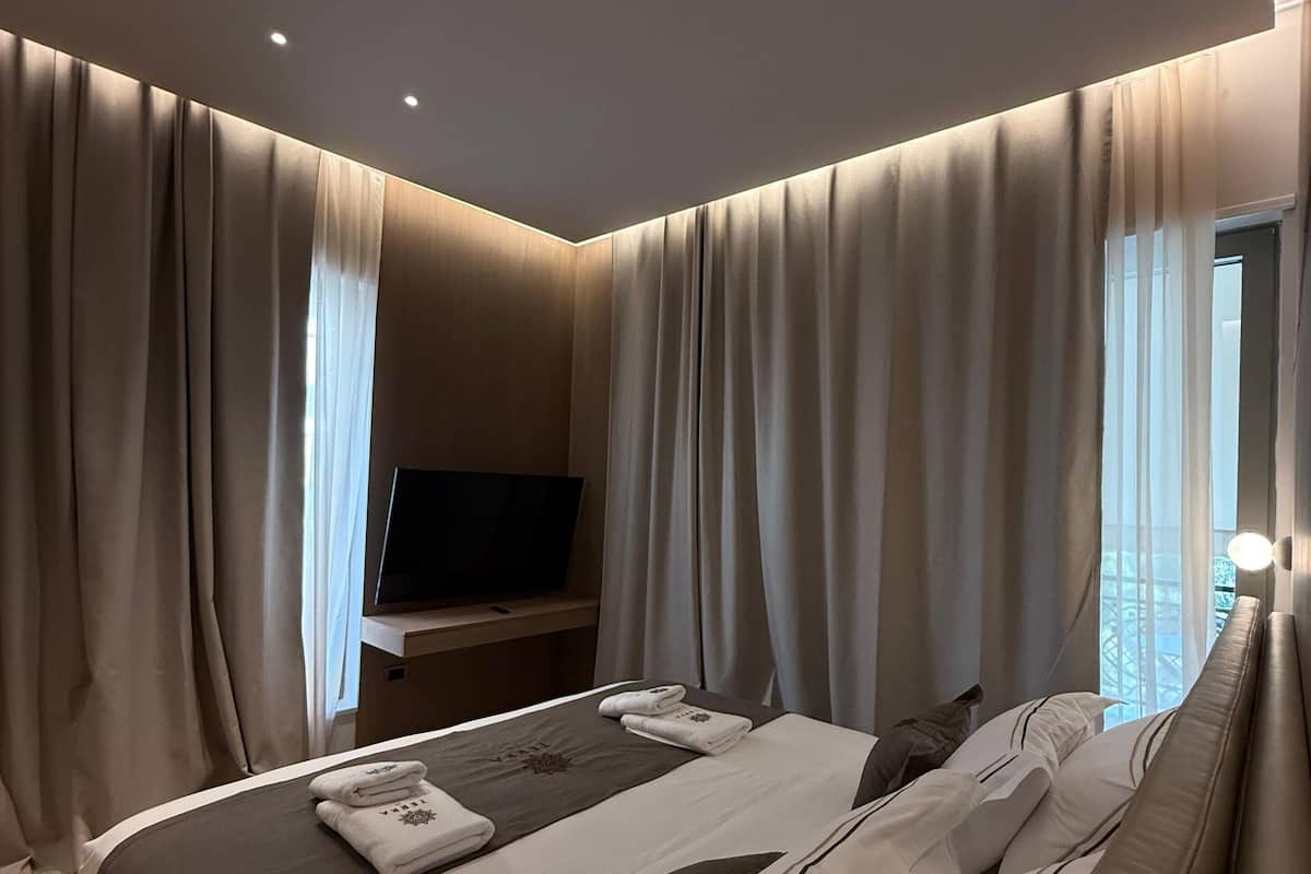 Superior-Doppelzimmer | Hochwertige Bettwaren, Betten mit Memory-Foam-Matratzen, Minibar