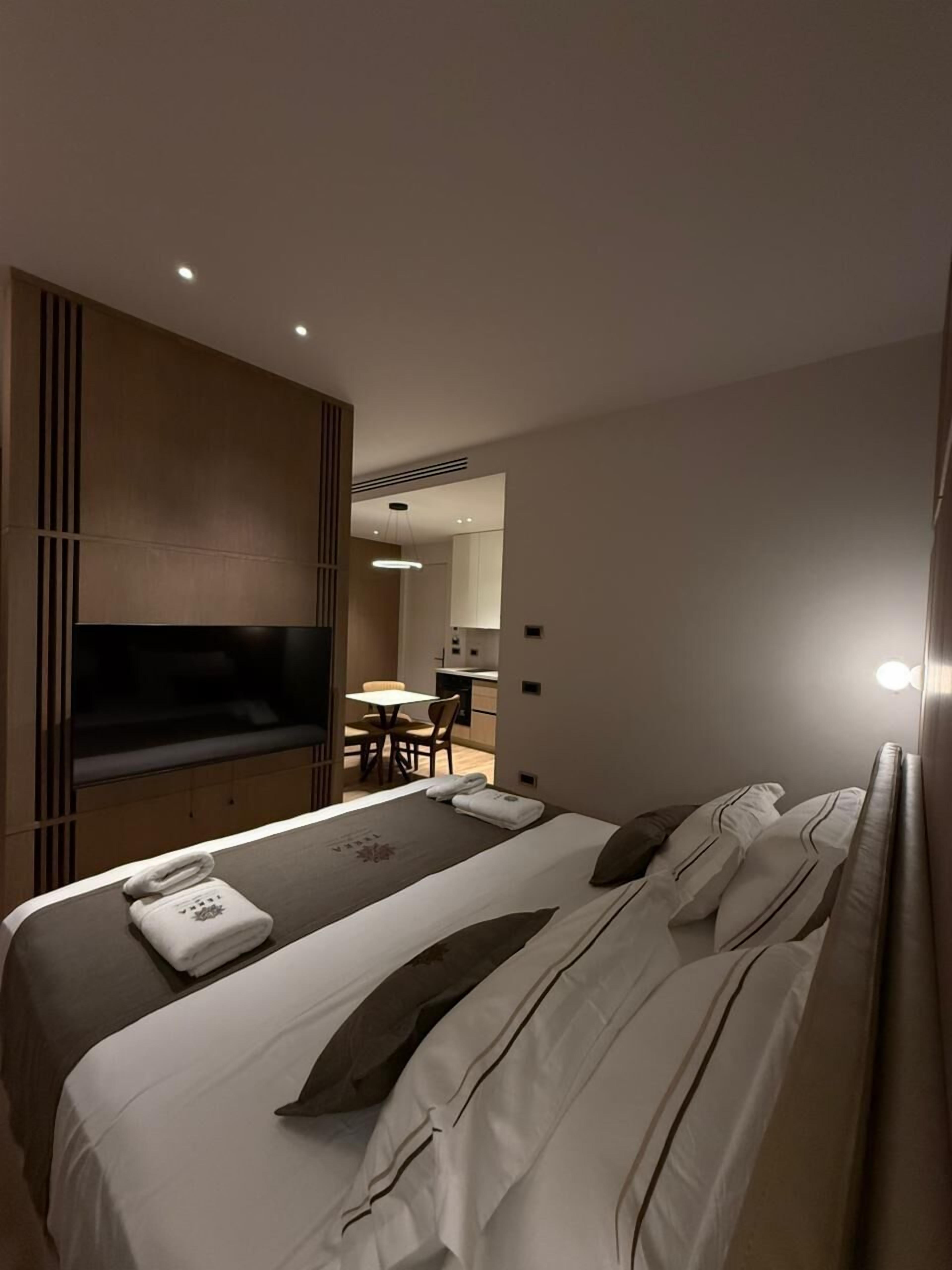 Appartamento Deluxe, cucina, vista fiume | Biancheria da letto di alta qualità, materassi in memory foam, minibar