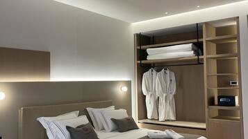 Junior suite, balkon, uitzicht op rivier | Luxe beddengoed, bedden met traagschuimmatrassen, een minibar