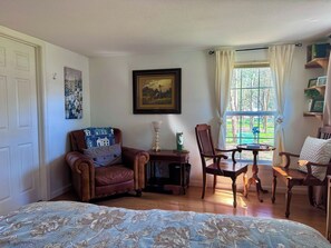 4 bedrooms, iron/ironing board, bed sheets