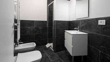 Doccia, articoli per l'igiene personale ecosostenibili, asciugacapelli