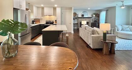 Crestwood Rest: Designer Kitchen, Private Pool, Mins to Wrightsville. 3bed/2bath