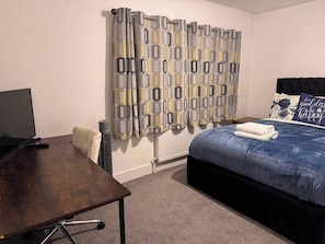 3 slaapkamers, een strijkplank/strijkijzer, gratis wifi, beddengoed