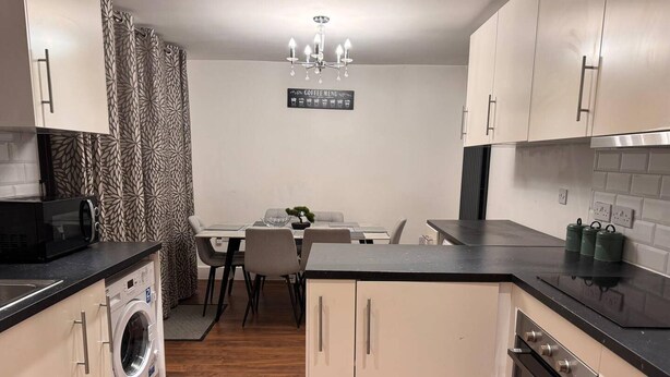 Unclassified image, 1 of 10, button - Modern Easedale House - 3 Bed House in Hornchurch (Hornchurch)