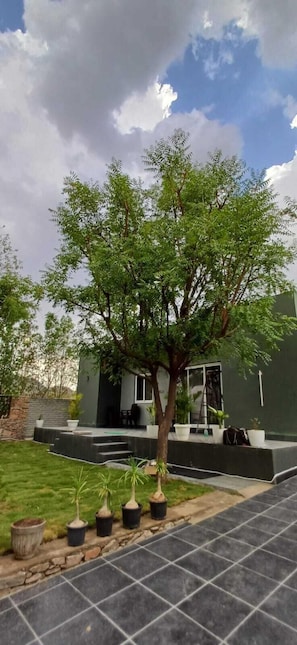 Family Cottage, Pool View | Egyptian cotton sheets, premium bedding, individually decorated