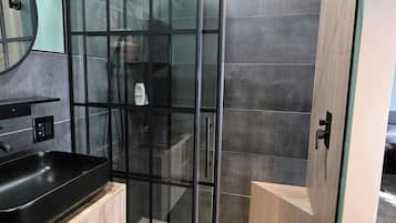 Shower, towels, soap, toilet paper