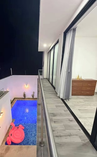 Casa Top Horizonte. Perúla’s Only Heated Pool + AC Throughout.