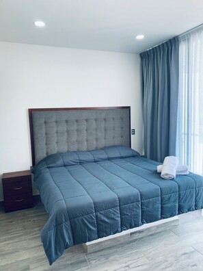 3 bedrooms, free WiFi, bed sheets - Casa Top Horizonte. Charming 3-bedroom beach house with AC & Private Pool. (Pérula)