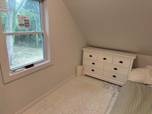 3 bedrooms, iron/ironing board, bed sheets