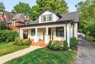 Upscale 6 Bedroom Home Near Stadium and Restaurants