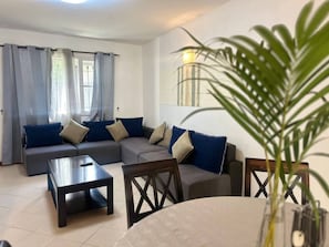 Smart TV - Coral Breeze Villa-Your perfect peaceful holiday escape (Quatre Cocos)