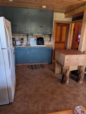 Microwave, oven, stovetop - Charming apartment with beautiful view of unique Coulee region near Westby WI (Westby)