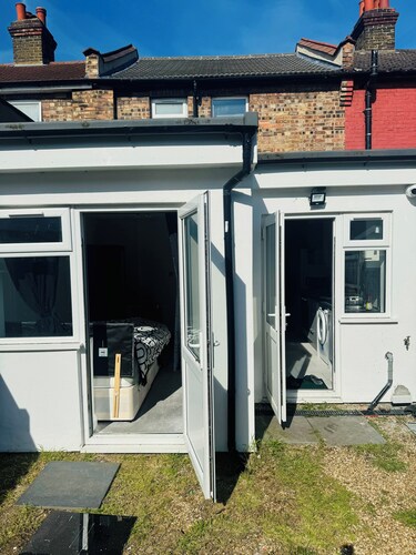 Charming 4-bedroom house in Croydon for a delightful stay