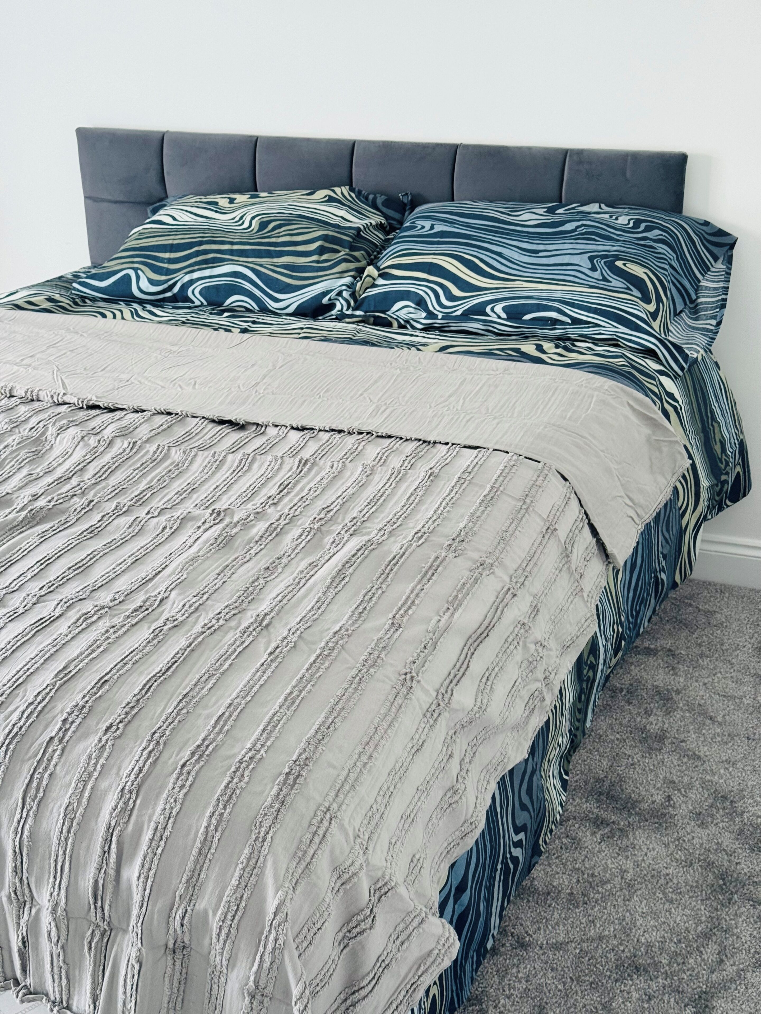 4 bedrooms, iron/ironing board, internet, bed sheets