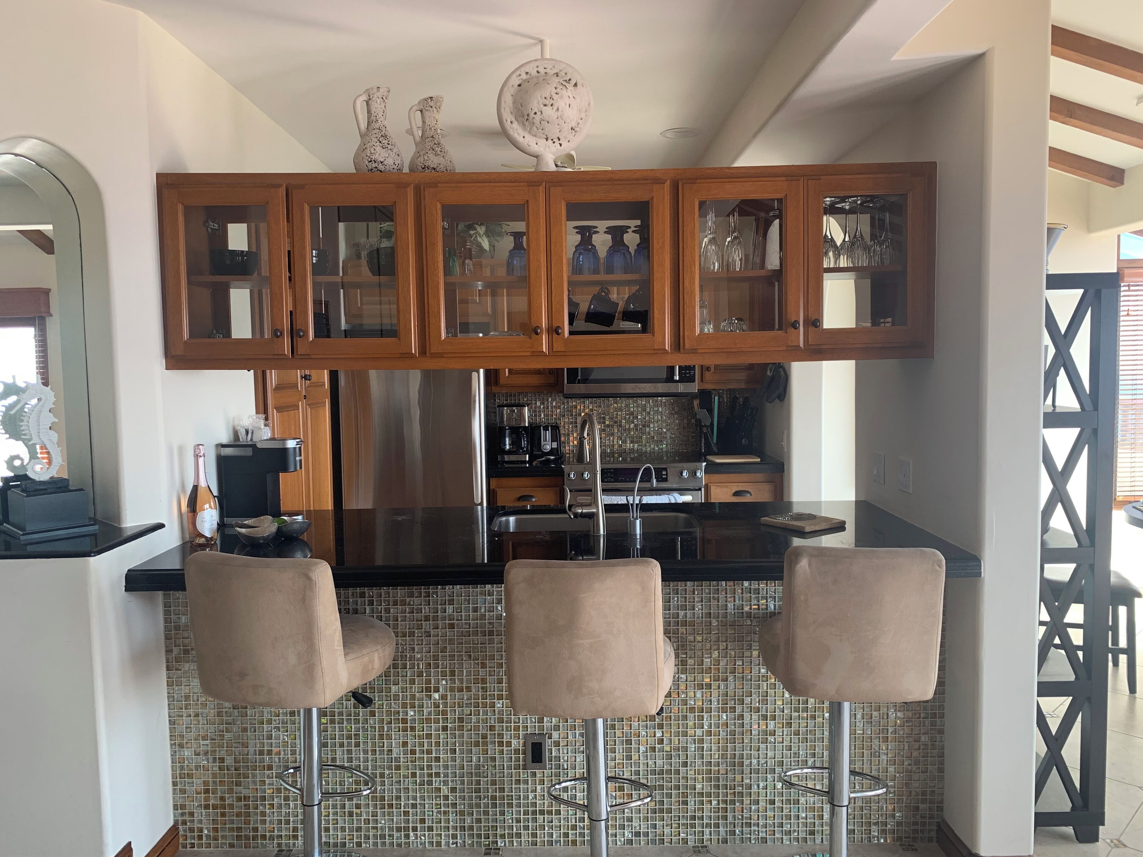 Mikrobølgeovn, ovn, kokeplater og oppvaskmaskin