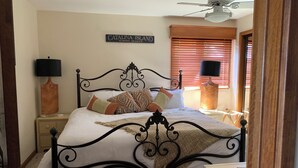 1 dormitorio, tabla de planchar con plancha, Internet y ropa de cama